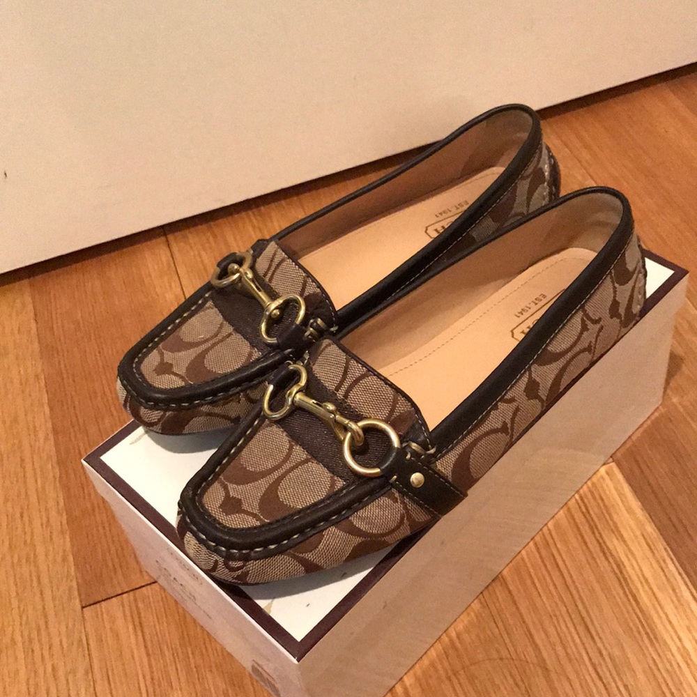 BRAND NEW Coach Scarlet Loafers KhakiGold Size 7